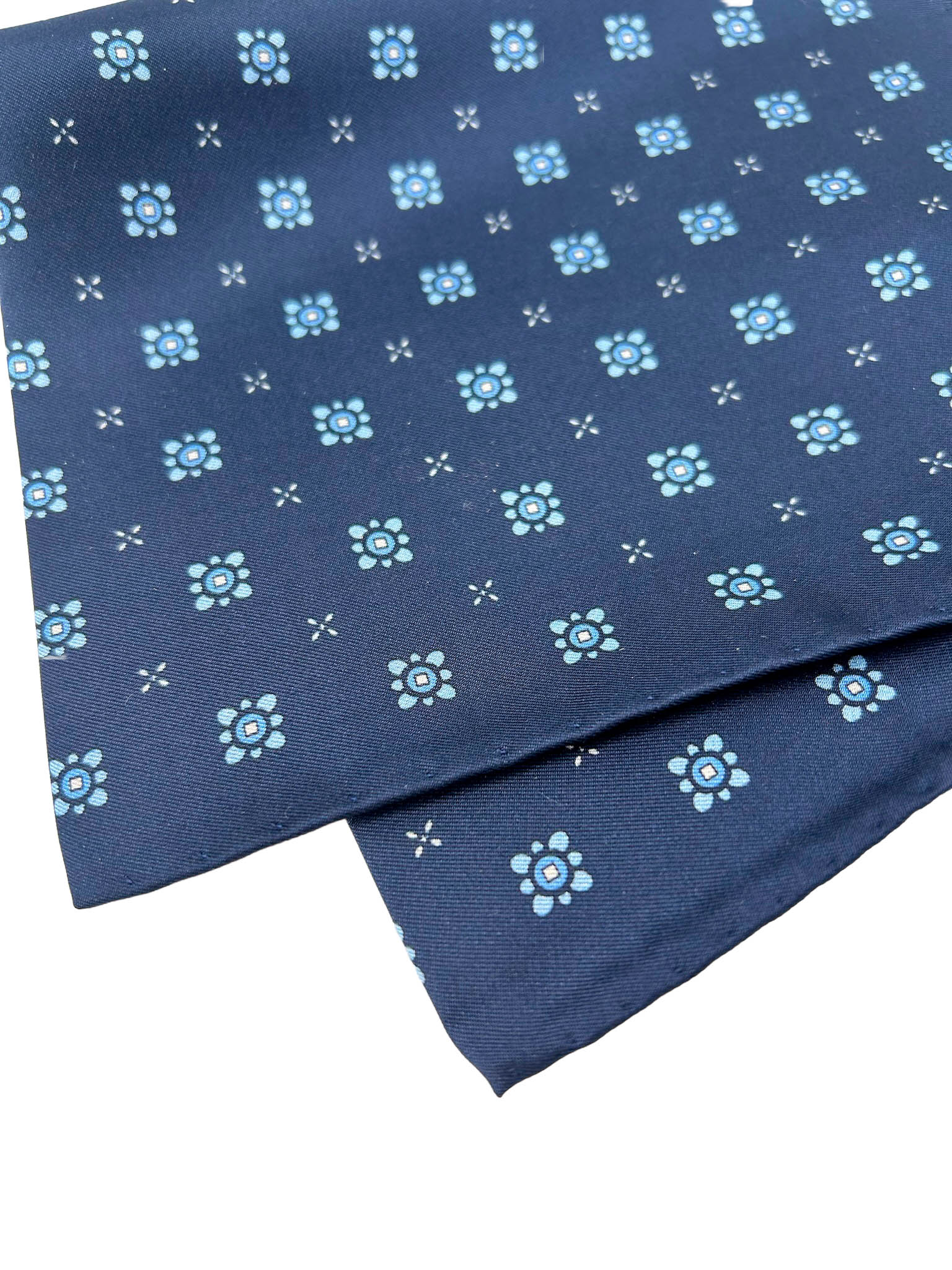 Pochette azul marino flores celestes